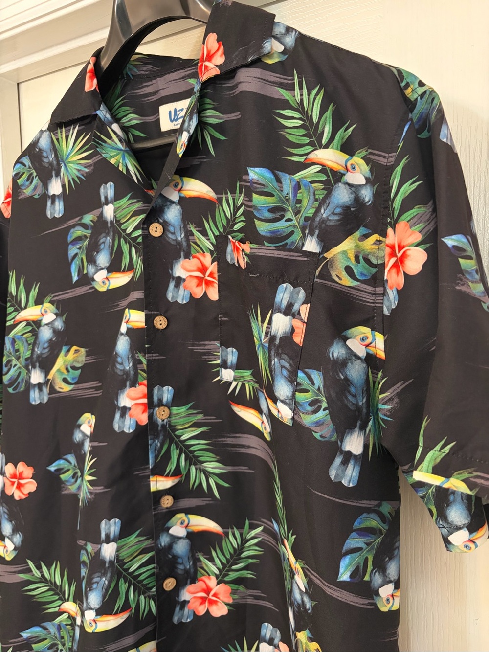 UZZI Amphibious Gear Vintage Hawaiian Shirt Button Up Mens Tropical Toucan Bird